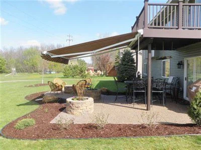 Nowoczesna wymobiona markiza